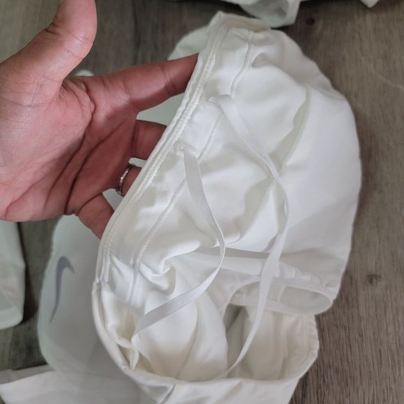 Nike dri fit white running shorts set of 4. pocket on back with lining size Larg - Picture 3 of 13